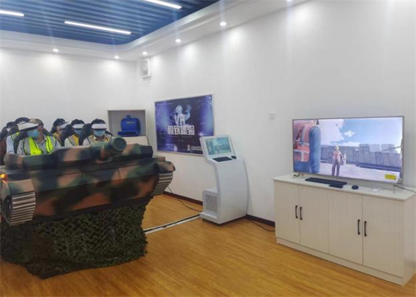 青岛自贸片区•中德生态园建筑工人全员体验式安全教育培训在荣华(青岛)建科“省级建筑施工安全和装配式施工体验式教育基地”体验馆内正式启动(图5) 青岛自贸片区•中德生态园建筑工人全员体验式安全教育培训在荣华(青岛)建科“省级建筑施工安全和装配式施工体验式教育基地”体验馆内正式启动(图5)